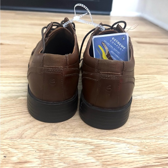 *NEW* Clarks Men\'s Brown Leather Dress Shoes size 11 (no box)